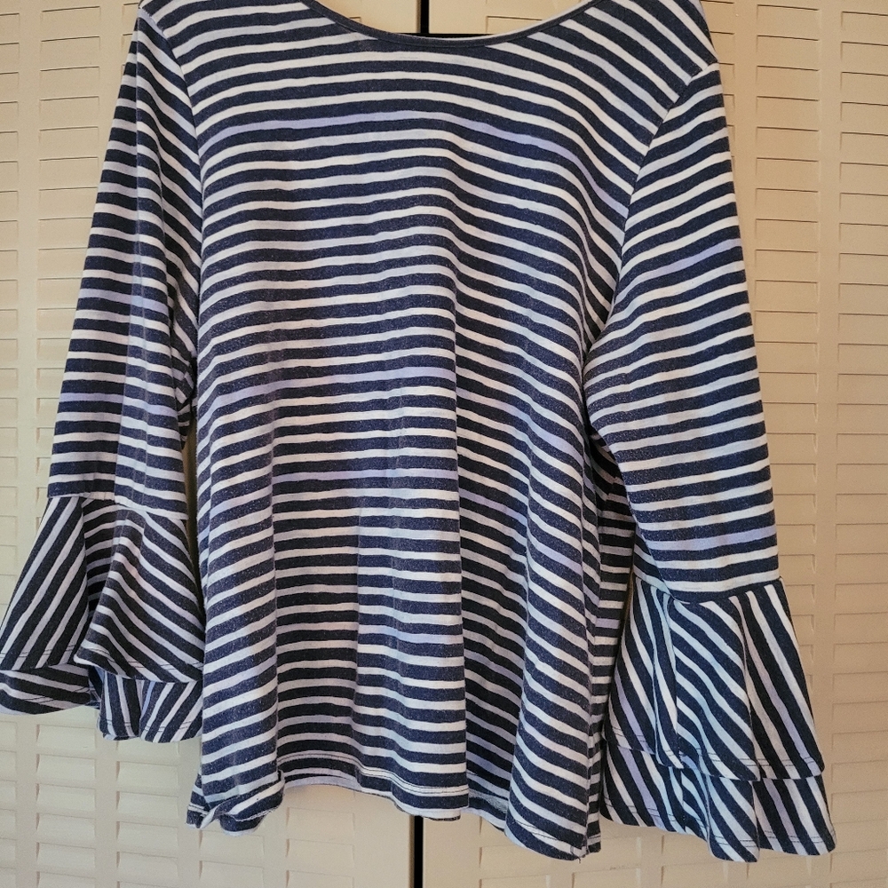 Shirt with bell sleeves